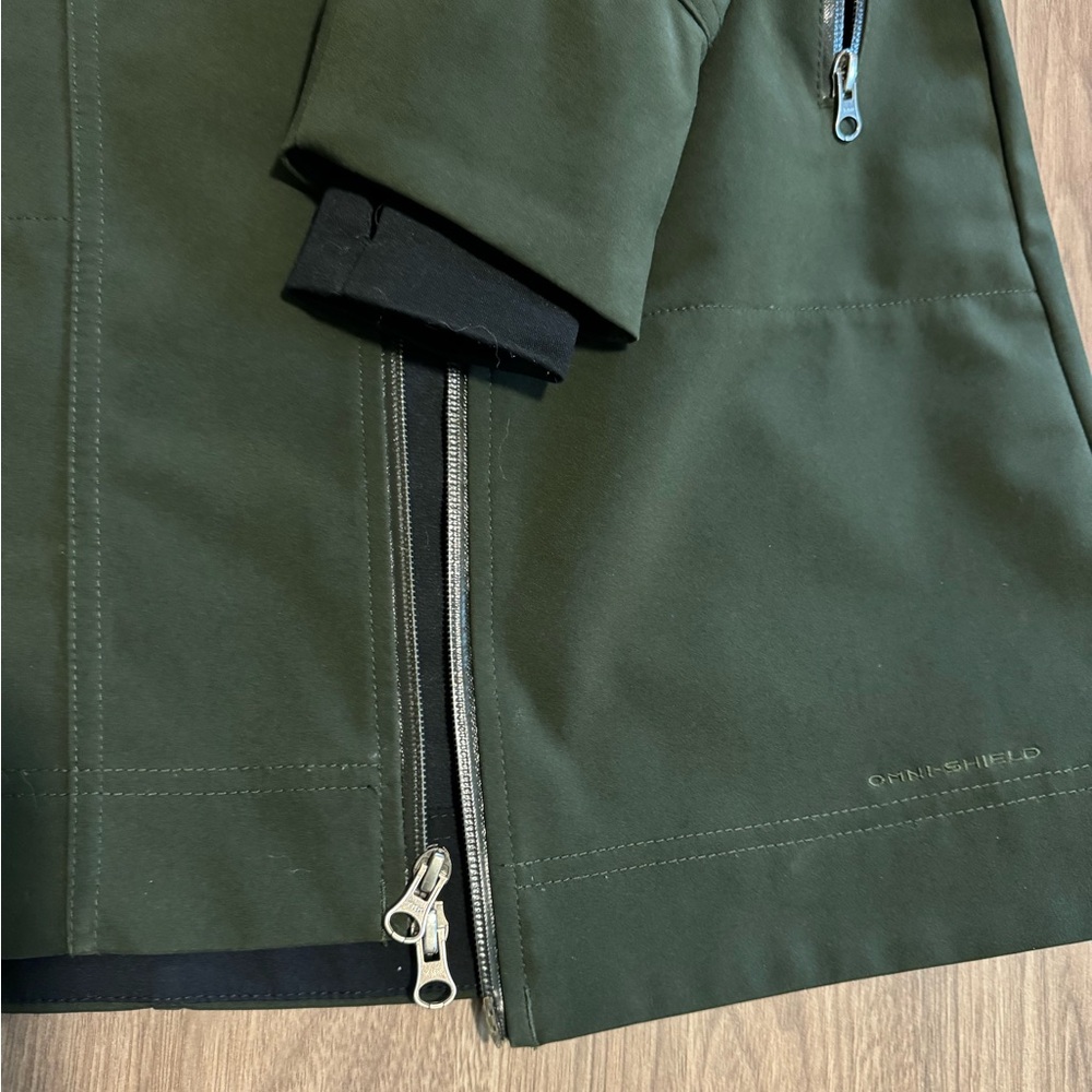 Columbia Women’s Lightweight Jacket - Picture 6 of 10